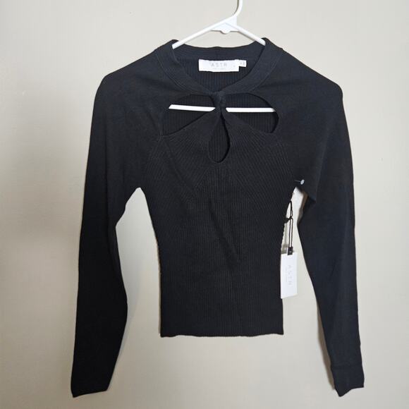 NWT ASTR The Label Cut Out Long Sleeve Black Top Sz Small - Picture 2 of 7